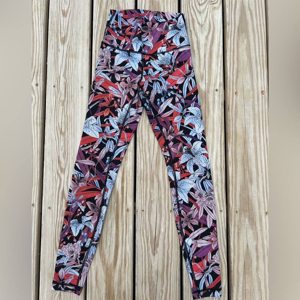 Lululemon Train‎ Times 7/8 Leggings Size 4 Floral